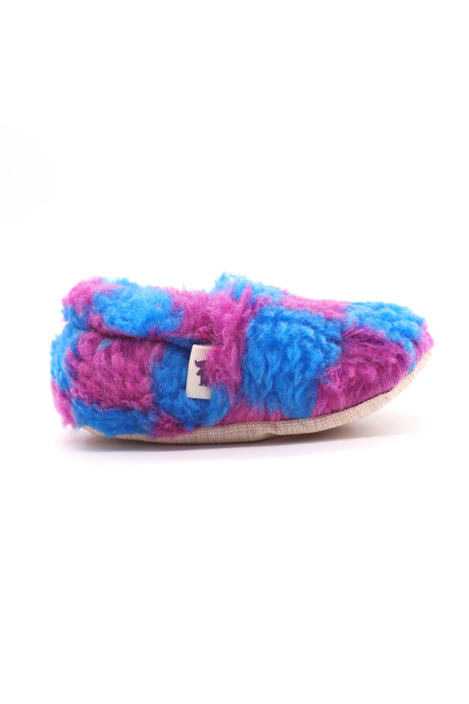 Mavi bordo damalı peluş kaydırmaz çocuk ev ayakkabısı